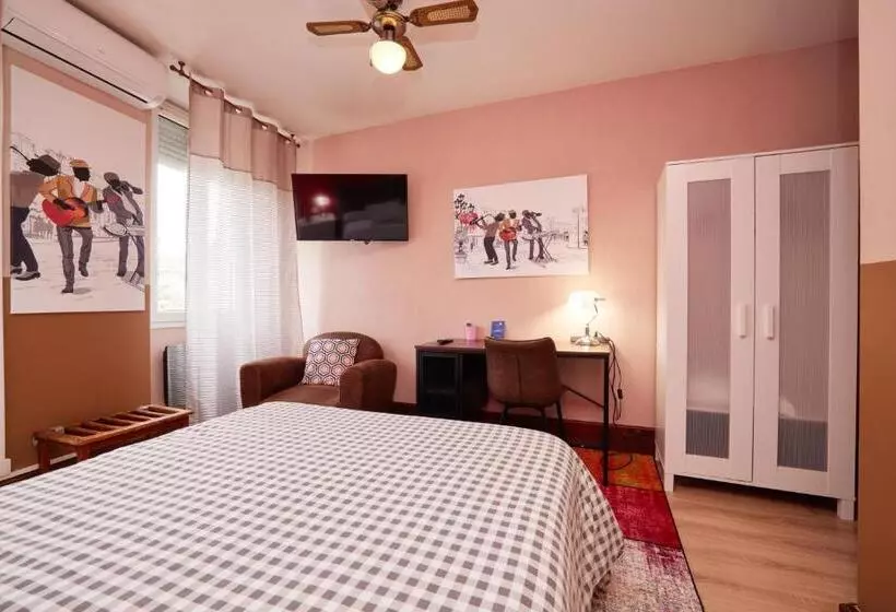 ホテル De La Paix