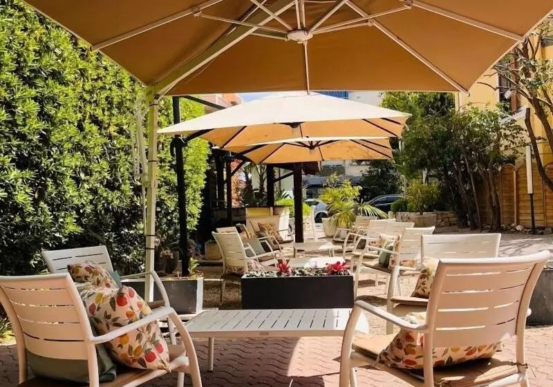 Отель De Londres