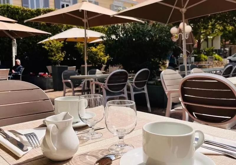 Отель De Londres