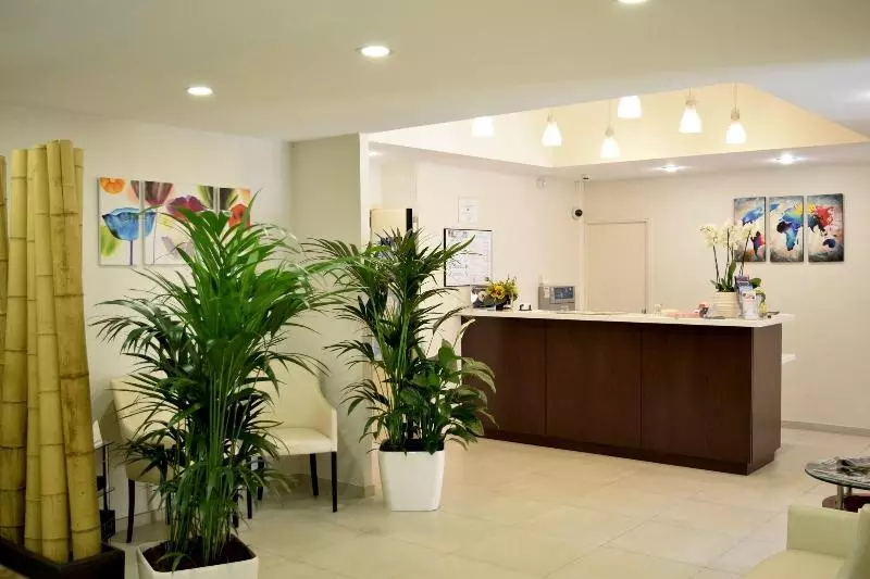 Отель De Londres