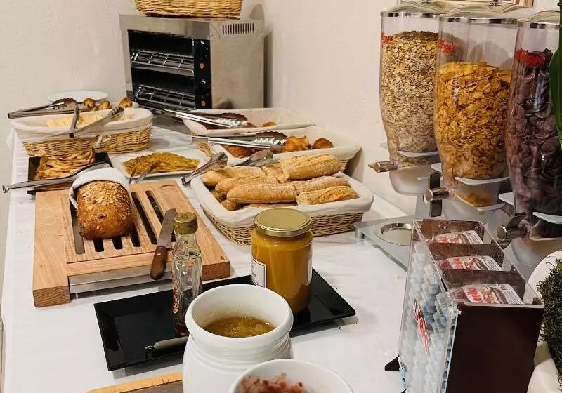 Отель De Londres