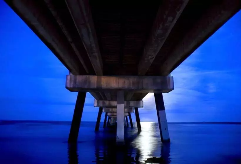 هتل Four Points By Sheraton Jacksonville Beachfront