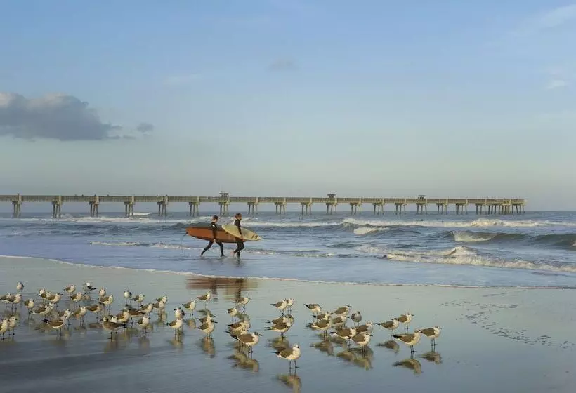 هتل Four Points By Sheraton Jacksonville Beachfront