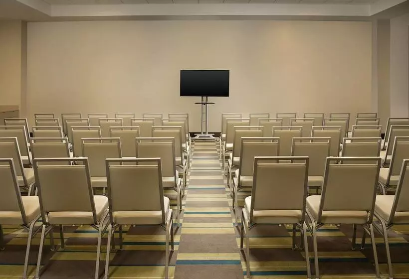 هتل Four Points By Sheraton Jacksonville Beachfront