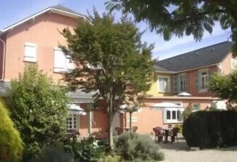 בית מלון כפרי Hôtel Les Pyrénées
