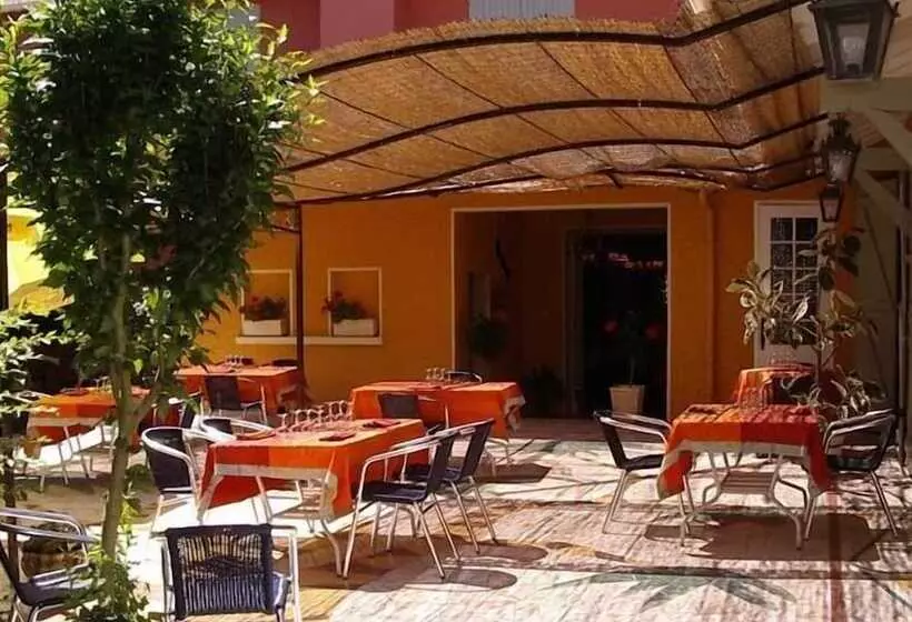 בית מלון כפרי Hôtel Les Pyrénées