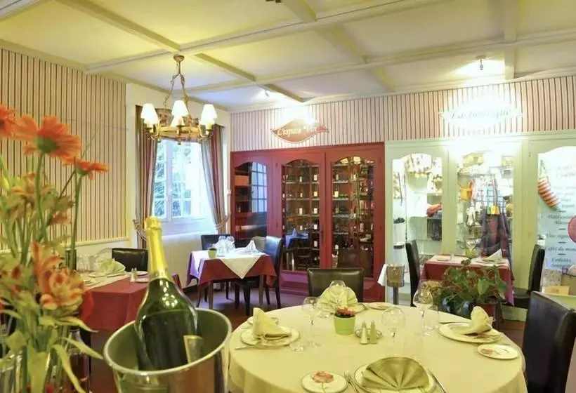 בית מלון כפרי Hôtel Les Pyrénées