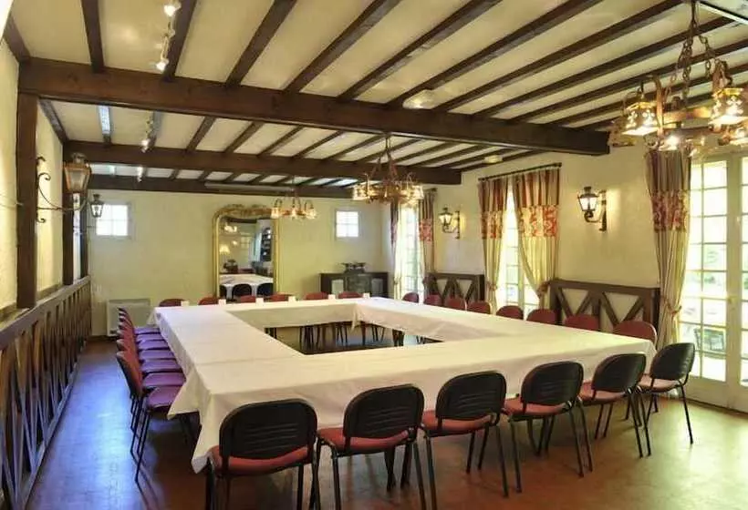 בית מלון כפרי Hôtel Les Pyrénées