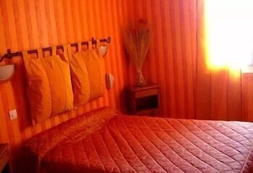 בית מלון כפרי Hôtel Les Pyrénées