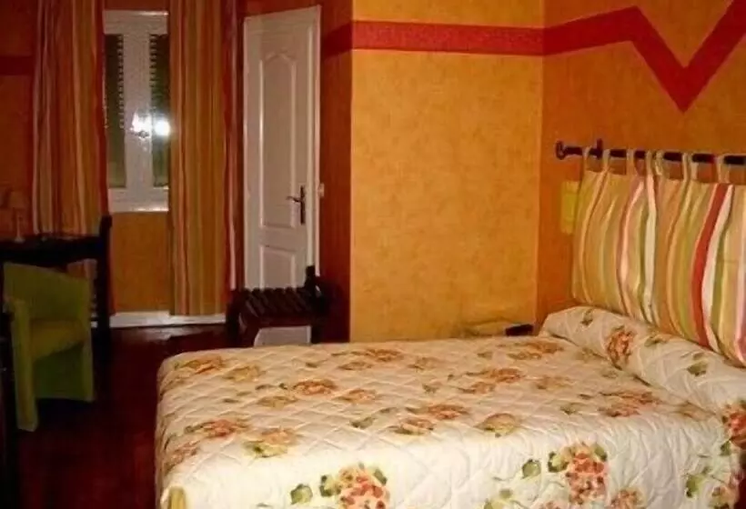 בית מלון כפרי Hôtel Les Pyrénées