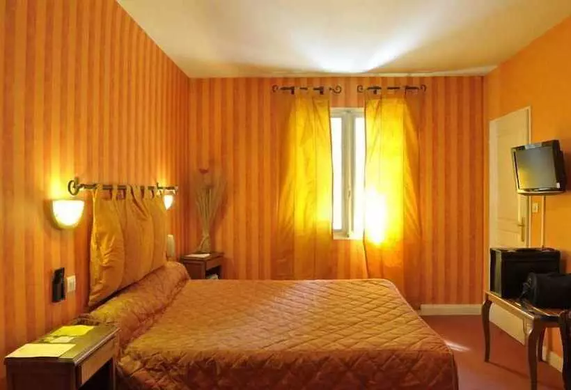 בית מלון כפרי Hôtel Les Pyrénées