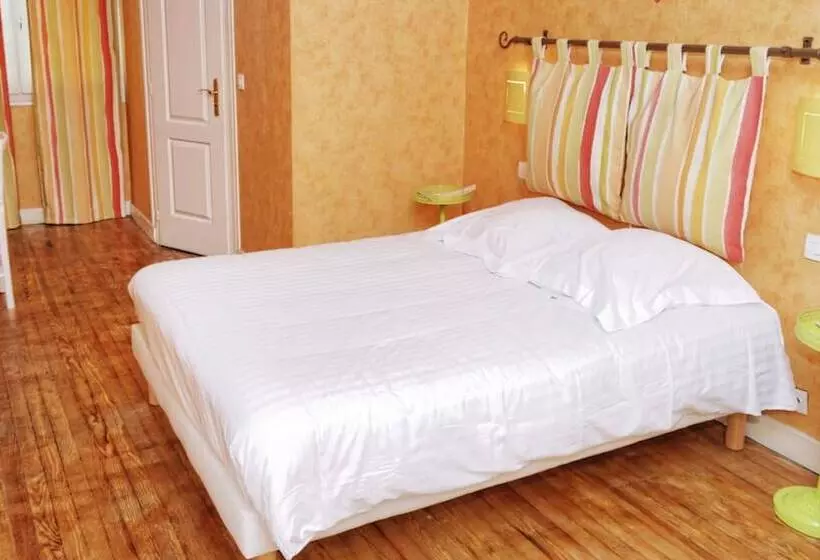 בית מלון כפרי Hôtel Les Pyrénées