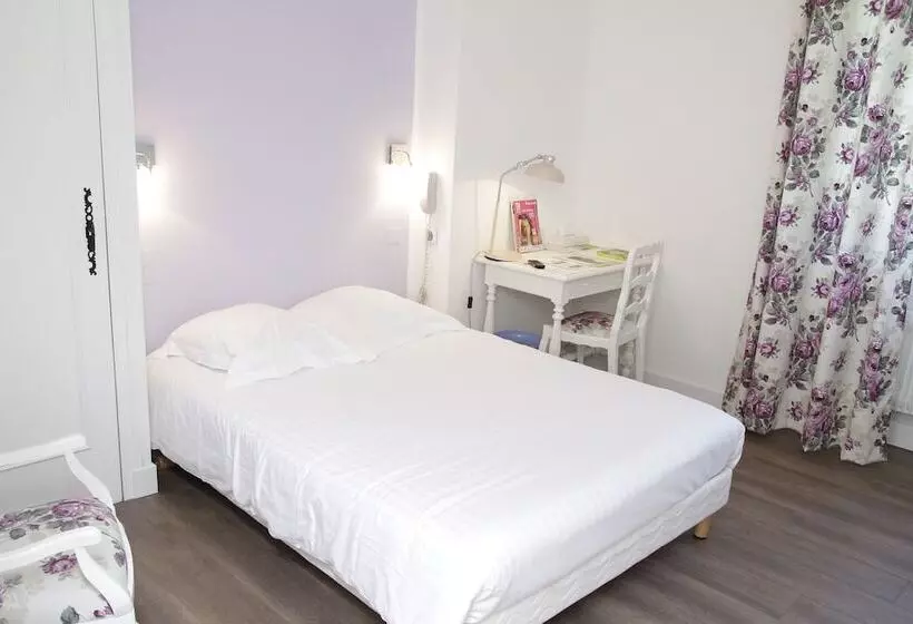 בית מלון כפרי Hôtel Les Pyrénées