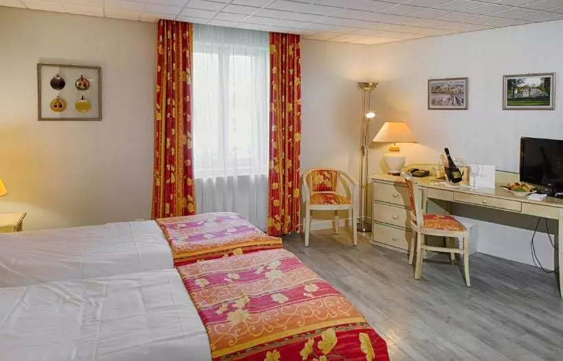 ホテル Logis Maison Gublin Auberge Du Lac