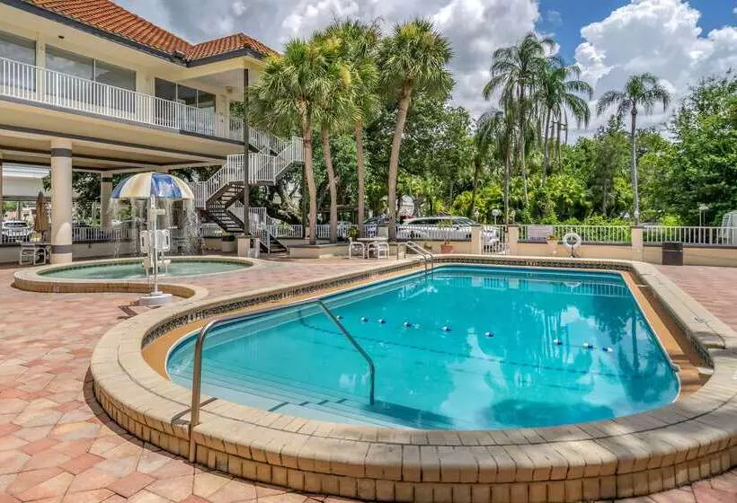 בית מלון כפרי Rodeway Inn Central Clearwater Beach