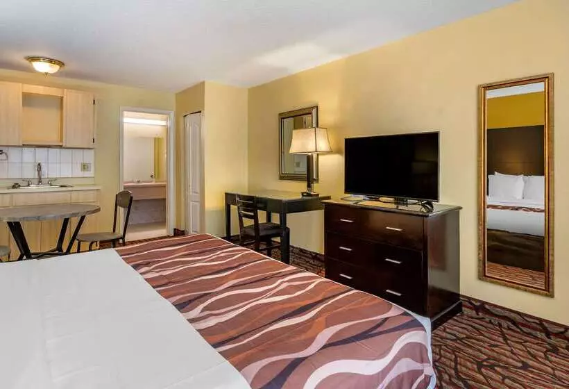 בית מלון כפרי Rodeway Inn Central Clearwater Beach