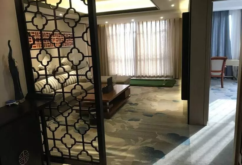 Hotelli Metropolis Golf Hot Spring