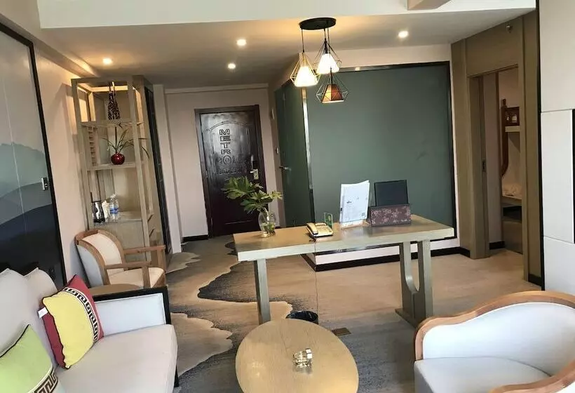 Hotelli Metropolis Golf Hot Spring