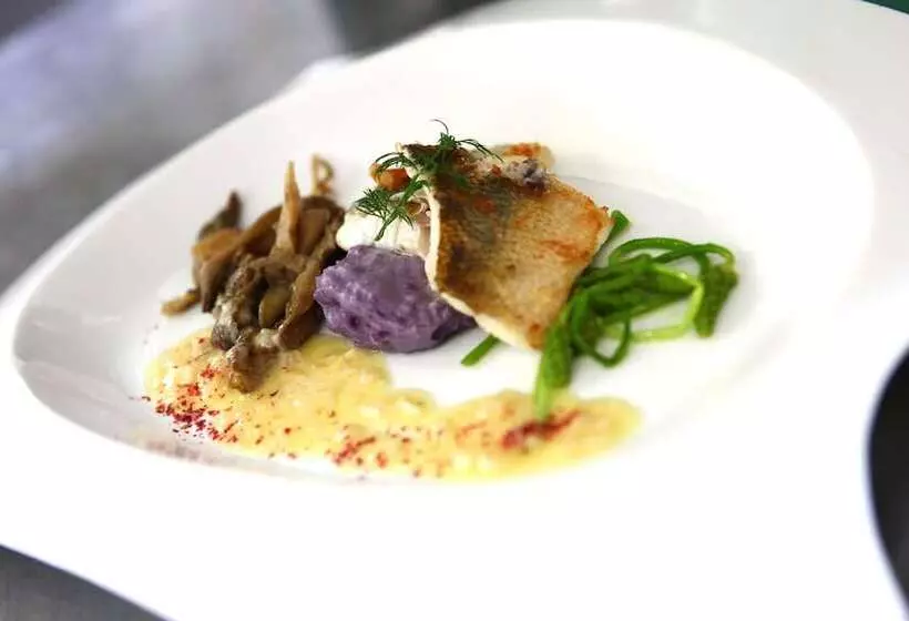 فندق Logis Auberge De La Treille