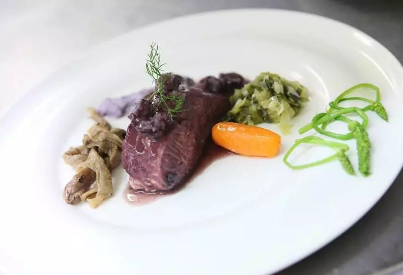 فندق Logis Auberge De La Treille