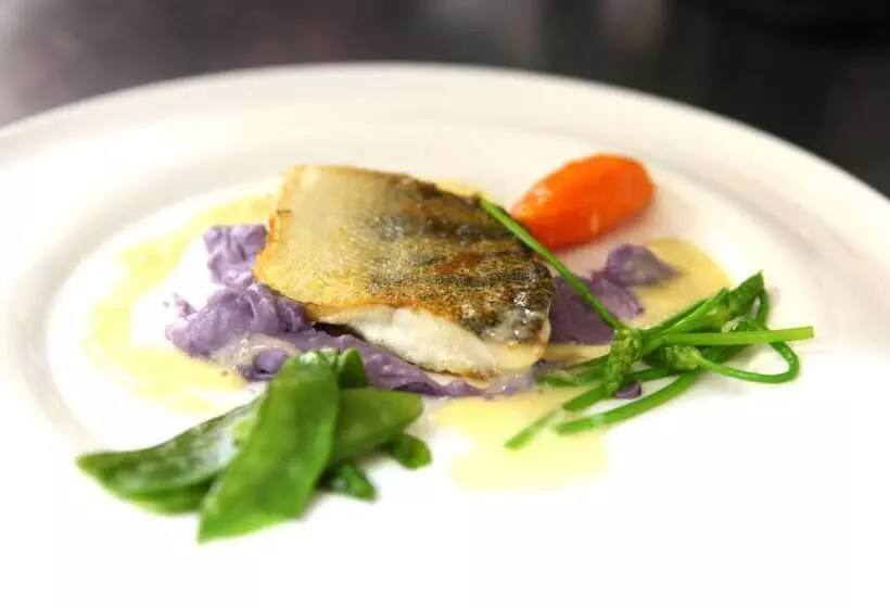 فندق Logis Auberge De La Treille