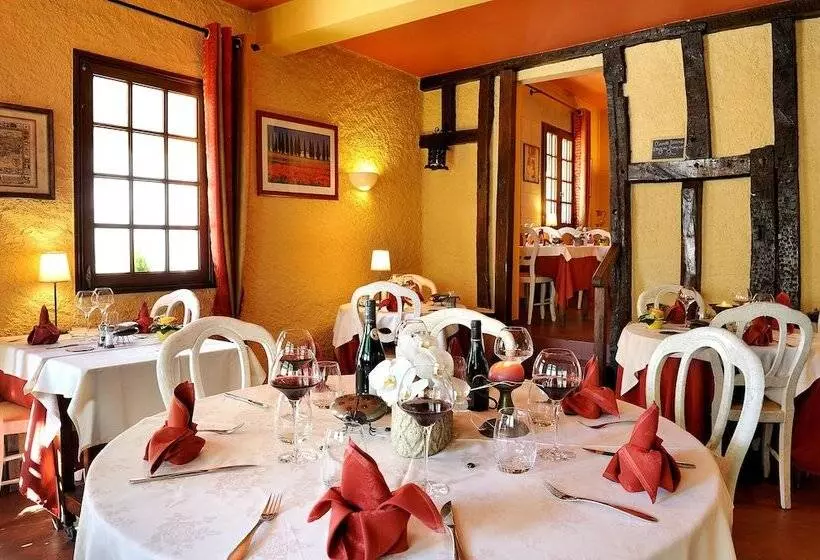 فندق Logis Auberge De La Treille