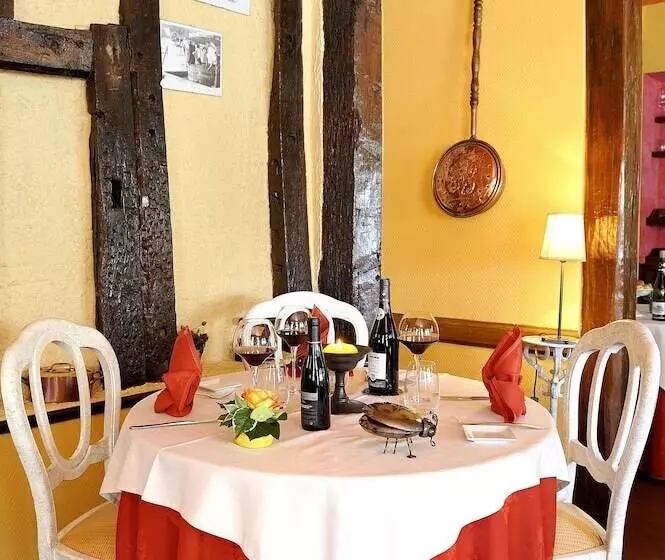 فندق Logis Auberge De La Treille