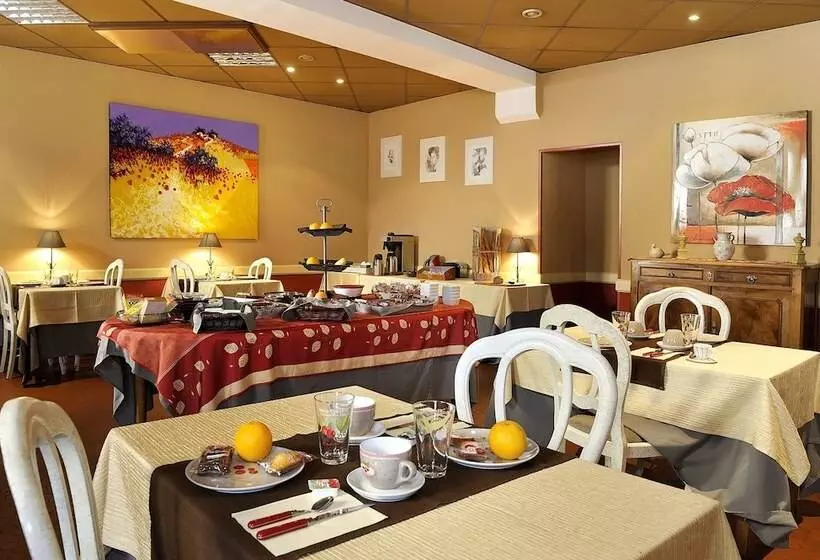 فندق Logis Auberge De La Treille