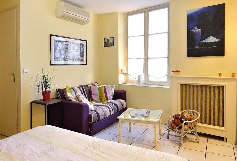 فندق Logis Auberge De La Treille