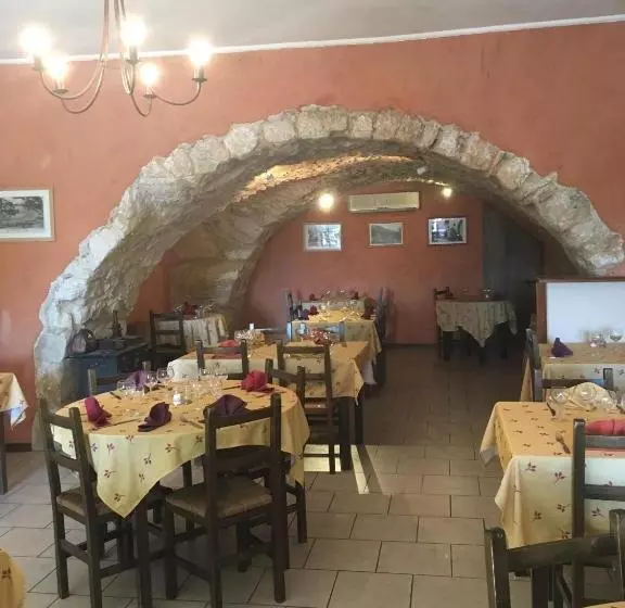 فندق Auberge De Rustréou