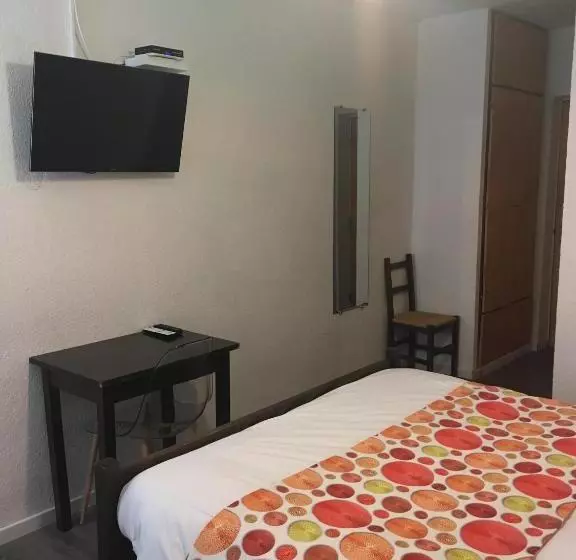 فندق Auberge De Rustréou