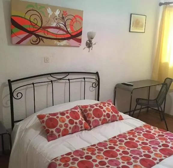 فندق Auberge De Rustréou