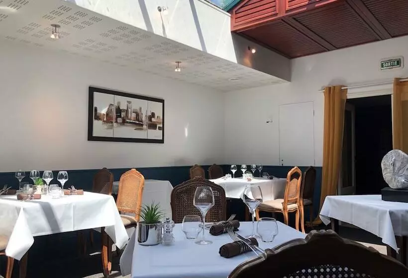 Отель Auberge Saint Thegonnec