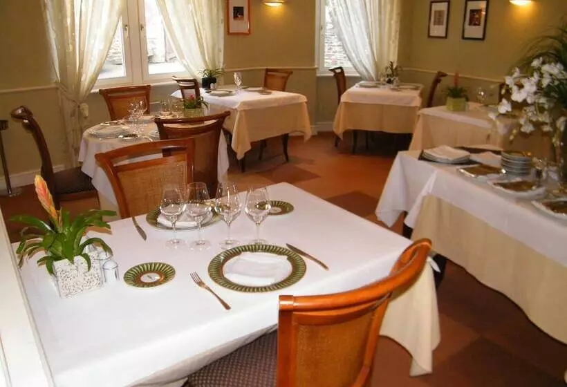 Отель Auberge Saint Thegonnec