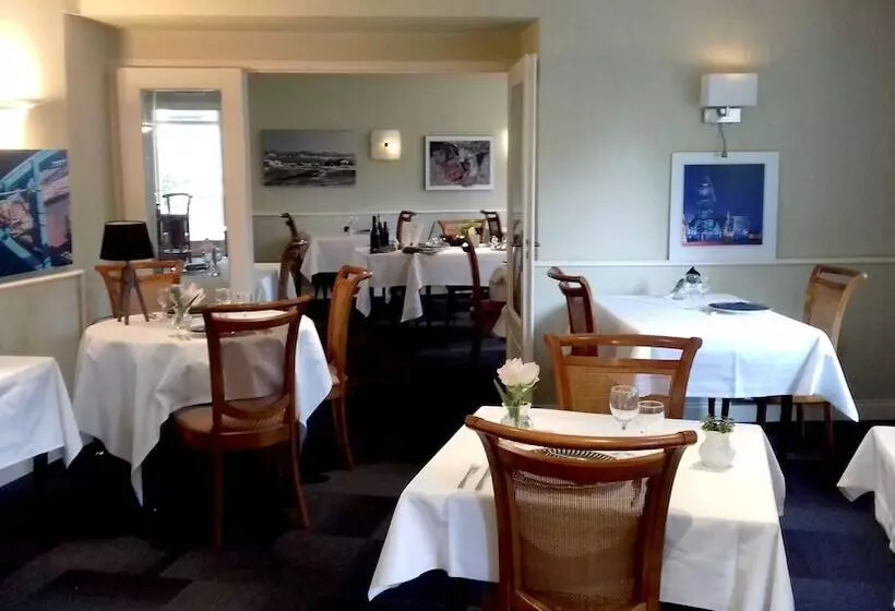 Отель Auberge Saint Thegonnec