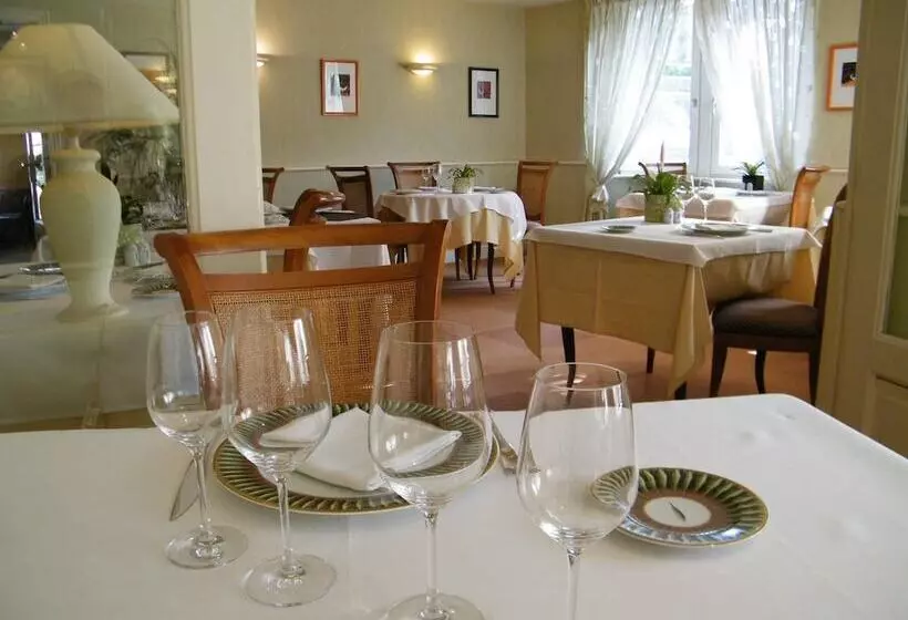 Отель Auberge Saint Thegonnec