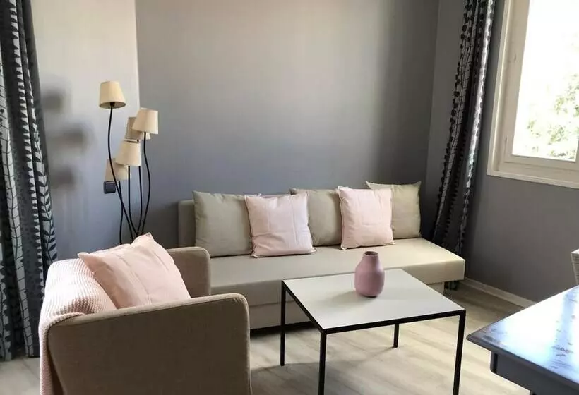 Отель Auberge Saint Thegonnec