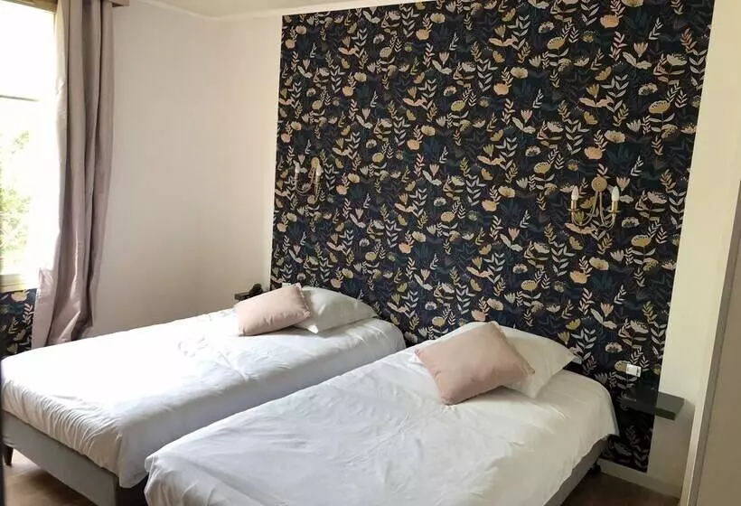 Отель Auberge Saint Thegonnec