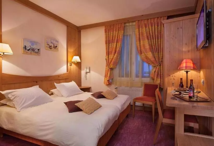 فندق Logis Hôtel De La Tour