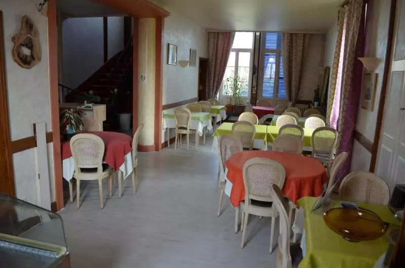 Отель Hôtel Restaurant Du Cheval Blanc