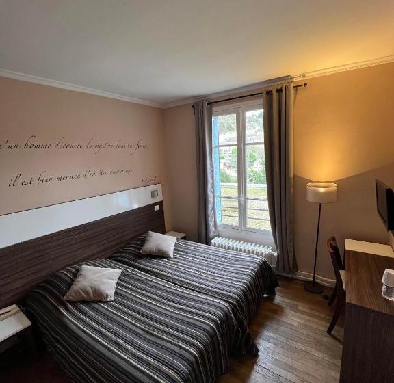ホテル Logis Hôtel & Restaurant   Les Bords De Seine
