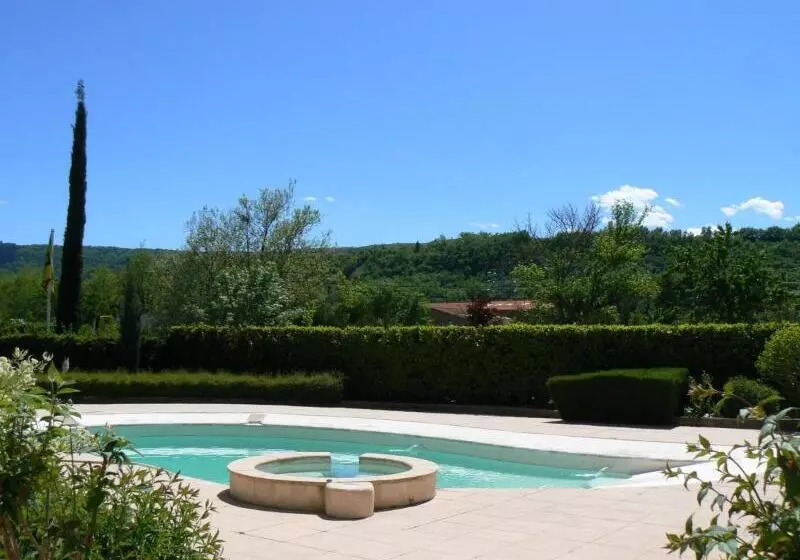 בית מלון כפרי Les Chenes