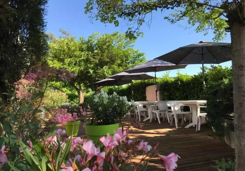 בית מלון כפרי Les Chenes