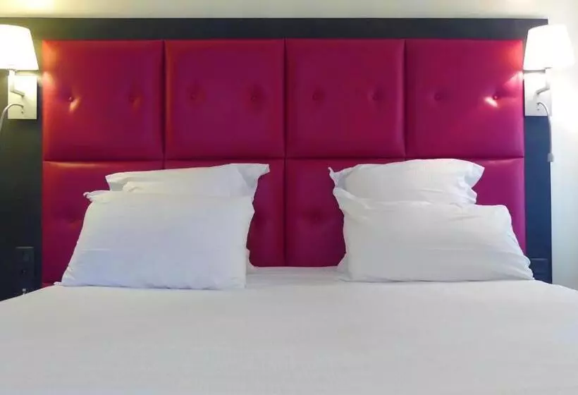 ホテル Logis Hôtel Saint Guirec Et De La Plage
