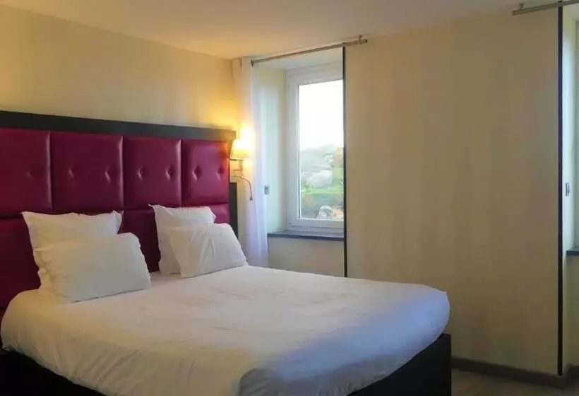 ホテル Logis Hôtel Saint Guirec Et De La Plage