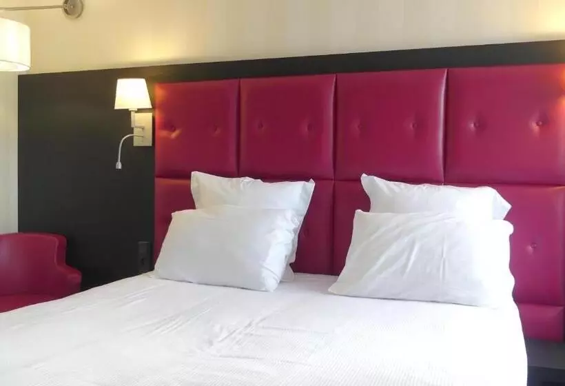 ホテル Logis Hôtel Saint Guirec Et De La Plage