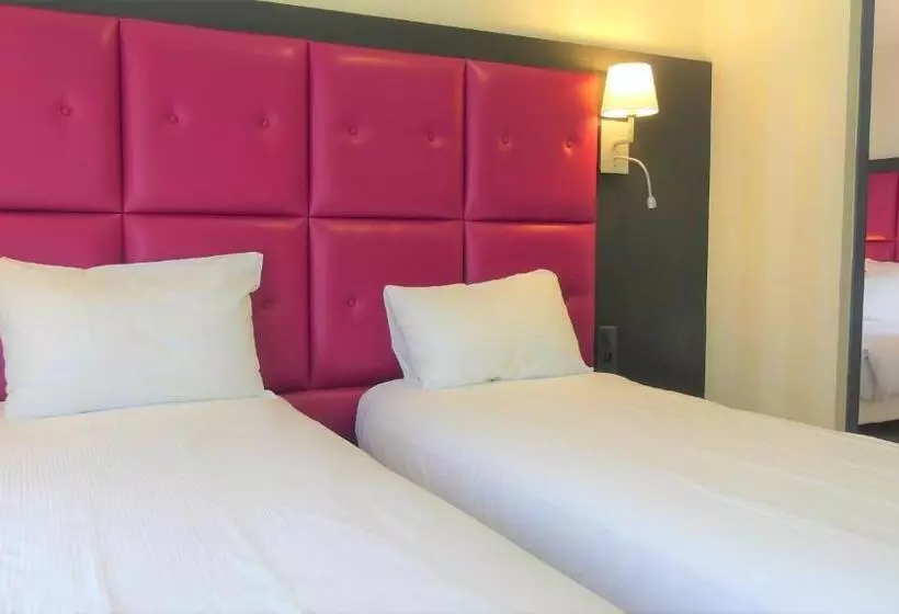 ホテル Logis Hôtel Saint Guirec Et De La Plage