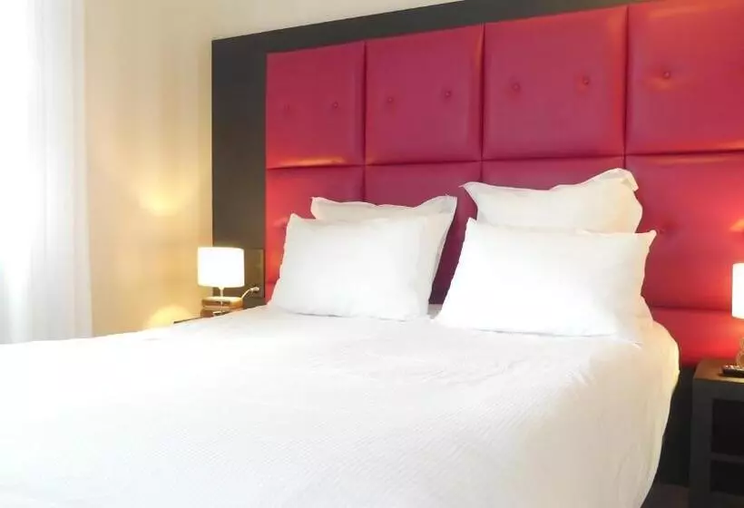 ホテル Logis Hôtel Saint Guirec Et De La Plage
