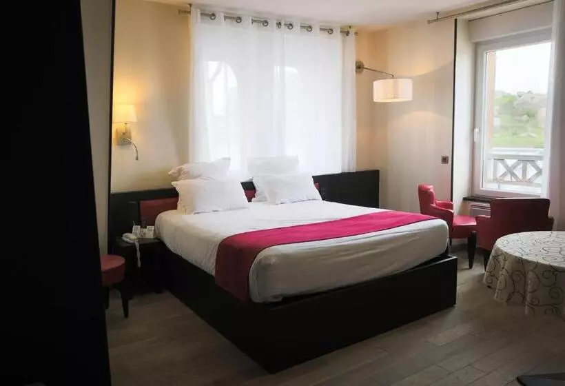 ホテル Logis Hôtel Saint Guirec Et De La Plage