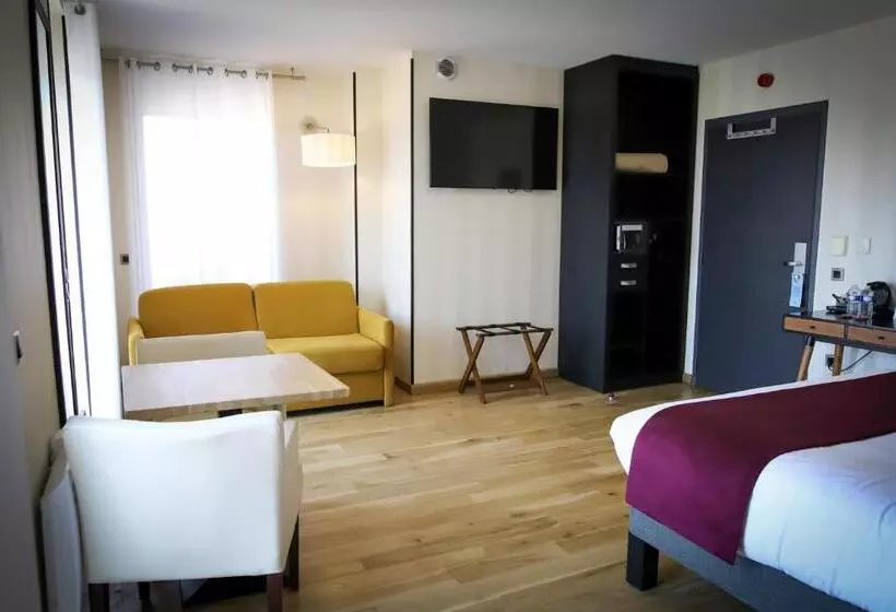 ホテル Logis Hôtel Saint Guirec Et De La Plage